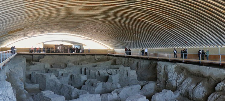 بزرگداشت کاوشگر ۱۱ فصل هگمتانه در هگمتانه/ رونمایی از کتاب «از هگمتانه تا اکباتان»