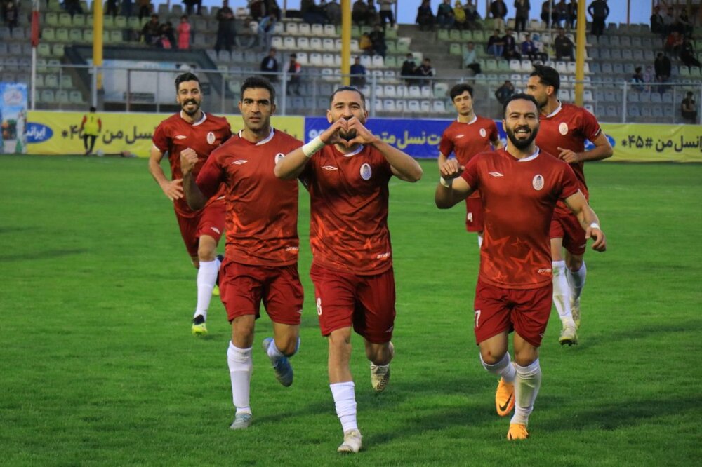 وضعیت تیم فوتبال شهرداری همدان تعیین تکلیف شود