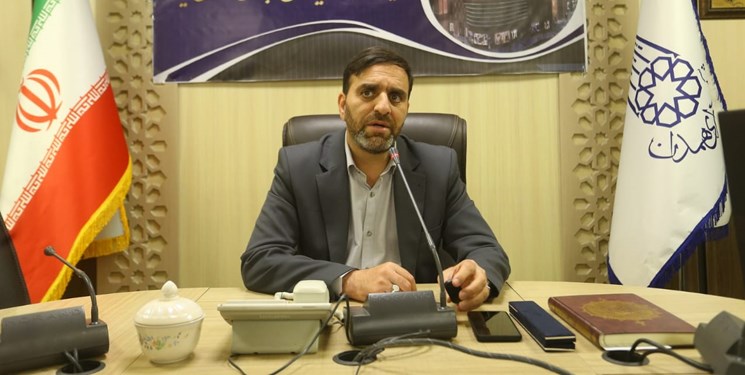 رفع آبگرفتگی در مناطق کم‌برخوردار همدان/ اسکان مسافران در ورزشگاه