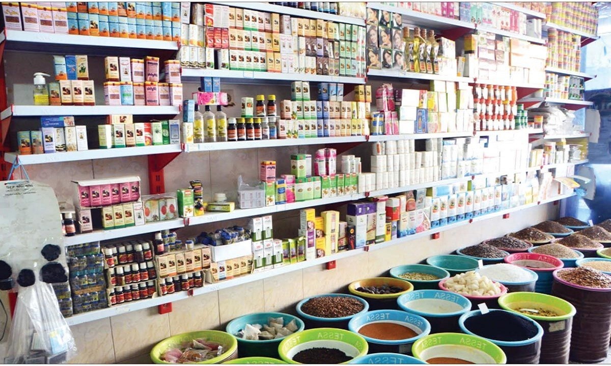 جمع آوری هزار و ۷۰۰ قلم داروی غیر مجاز از عطاری‌های استان همدان