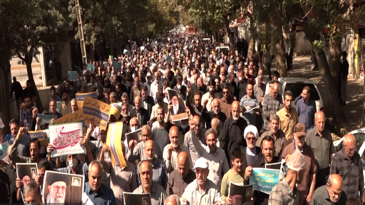 راهپیمایی مردم همدان علیه آشوبگران بعد از نماز جمعه راهپیمایی مردم همدان علیه آشوبگران بعد از نماز جمعه