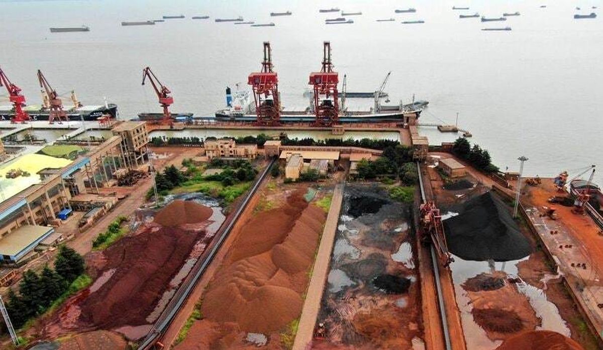 مطالبه جلوگیری از خام‌فروشی معادن تا گلایه از بانک‌ها