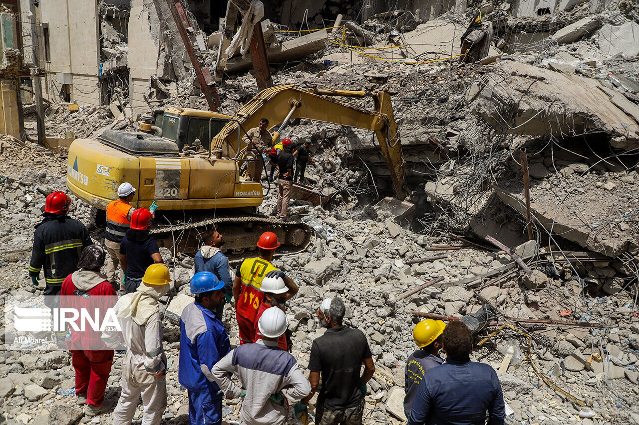 امام جمعه همدان: برخورد قاطع قوه قضاییه با مسببان حادثه متروپل اهمیت ویژه‌ای دارد